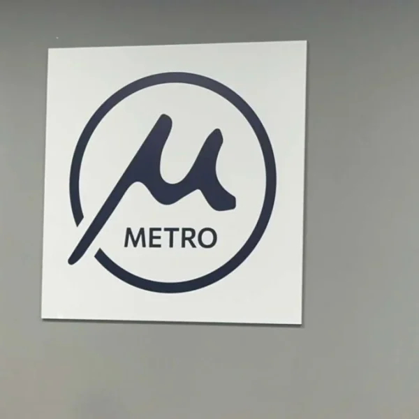 Αυτό είναι το λογότυπο του Μετρό Θεσσαλονίκης 