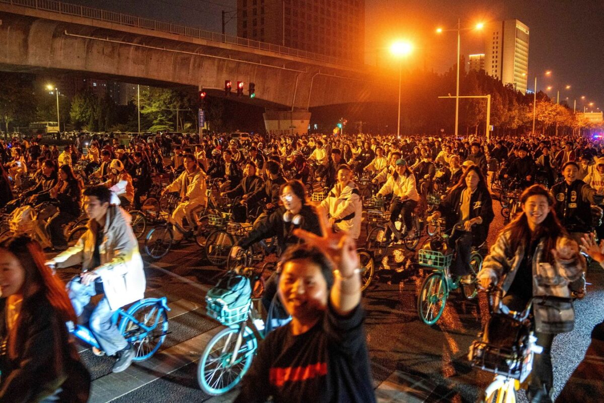 Κίνα: Η μεγάλη πορεία για τα καλύτερα… ντάμπλινγκ προκάλεσε κυκλοφοριακό έμφραγμα (και μία&hellip;