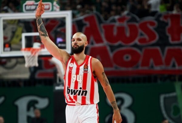 Οι «ερυθρόλευκοι» επικράτησαν με 94-89 των πρωταθλητών Ευρώπης στο ΟΑΚΑ