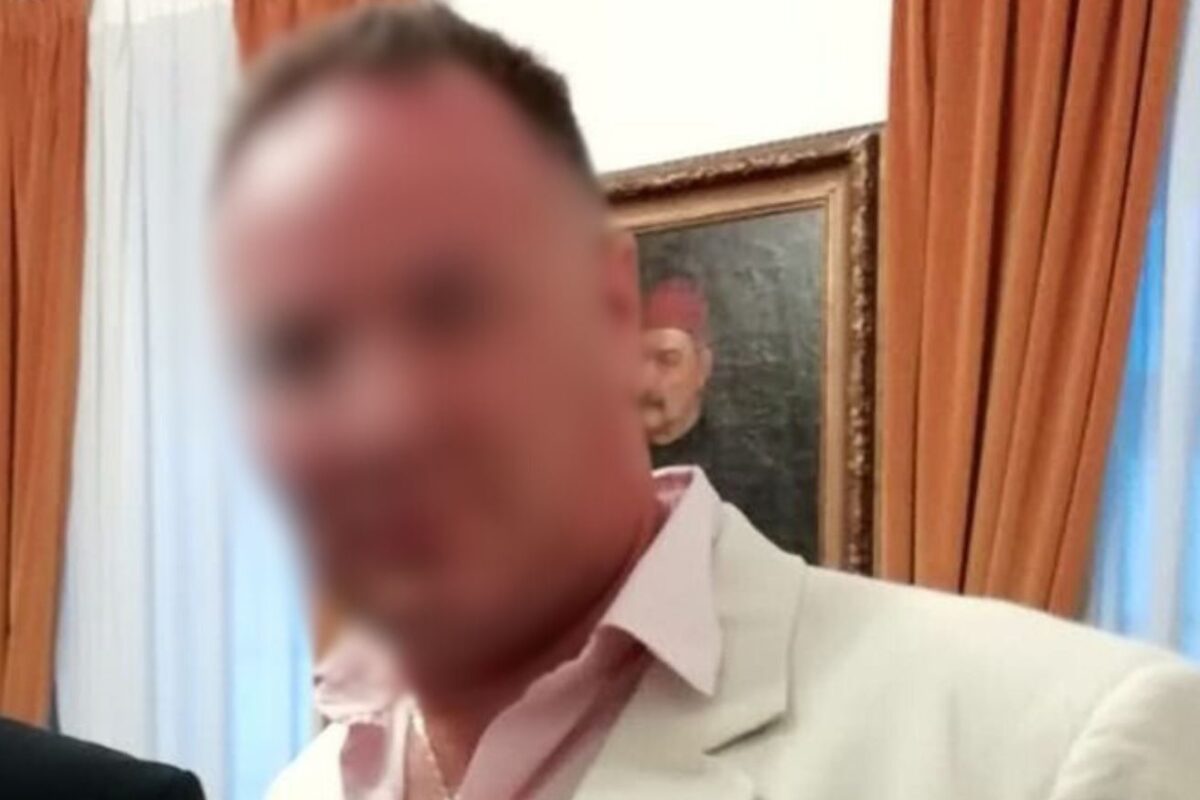 Σύζυγος αστυνομικού της Βουλής: «Περιέγραφε τους βιασμούς των παιδιών μας για να με…