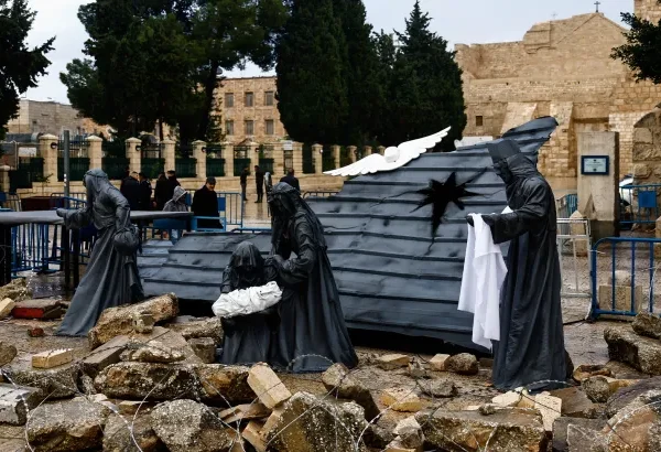 Εκατομμύρια Χριστιανοί γιορτάζουν στη σκιά των πολέμων