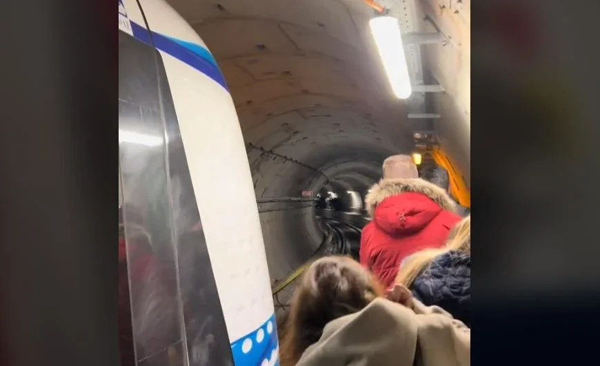 Μετρό Θεσσαλονίκης: Ακινητοποιήθηκε συρμός και οι επιβάτες περπάτησαν στη σήραγγα