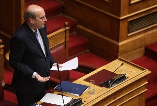 Προϋπολογισμός 2025 / Απάντηση Χατζηδάκη στην αντιπολίτευση: Η μείωση των φόρων έχει…