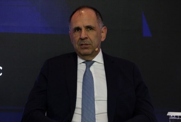 Συνάντηση Γεραπετρίτη – Χαφτάρ στη Βεγγάζη: Ενίσχυση των διμερών σχέσεων…