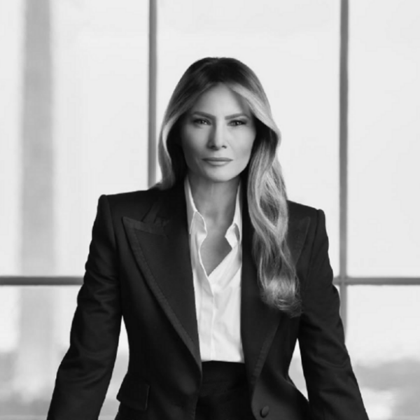 Μελάνια Τραμπ: To επίσημο πορτρέτο της πρώτης κυρίας των ΗΠΑ 