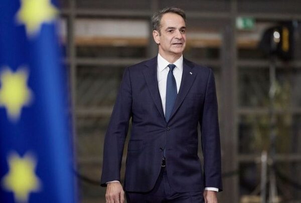 Στο Παρίσι ο Μητσοτάκης για τη Σύνοδο για την Ουκρανία