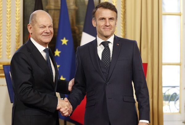 Μακρόν-Σολτς: Χρειαζόμαστε μία Ευρώπη ισχυρή και κυρίαρχη απέναντι στην Αμερική του Τραμπ