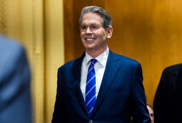 ΗΠΑ: Νέος “τσάρος” της Οικονομίας ο Σκοτ Μπέσεντ – Η Γερουσία επικύρωσε…