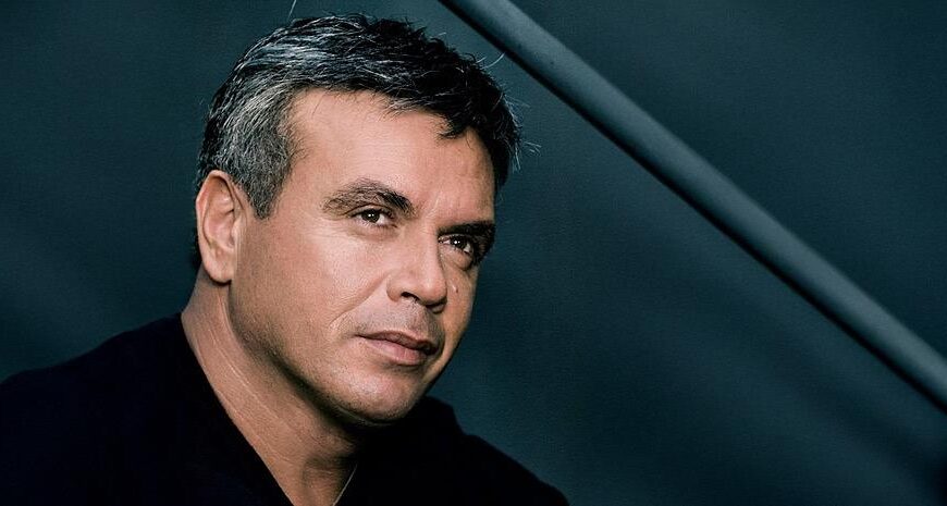 Πέθανε ο Μανώλης Λιδάκης