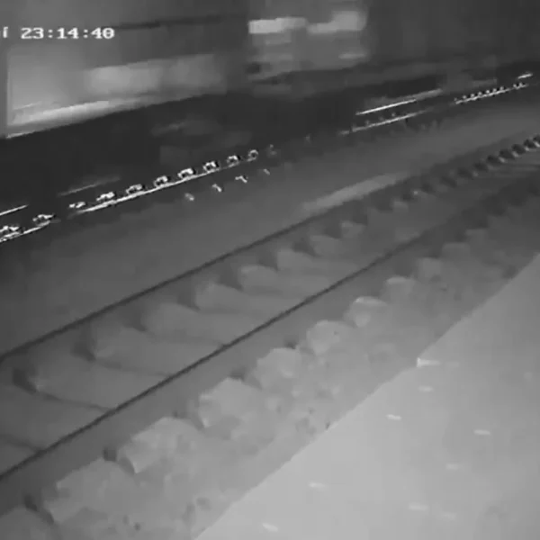 Τέμπη: Ερωτήματα για τα 3 νέα βίντεο με την εμπορική αμαξοστοιχία