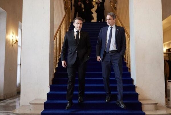 Συζήτηση εφ’ όλης της ύλης είχαν στο Παρίσι Κυρ. Μητσοτάκης και Ε.&hellip;