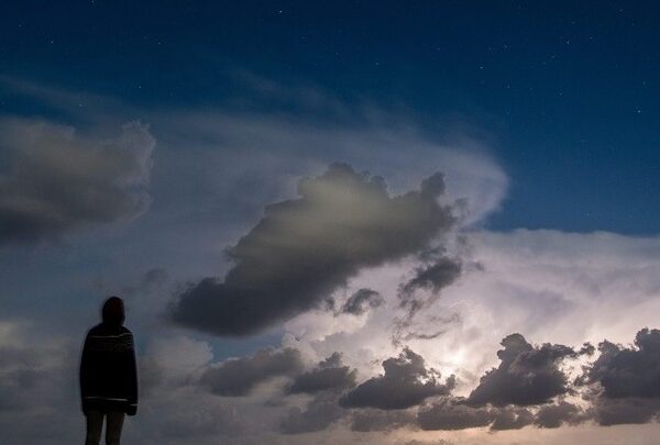 Ο καιρός αλλάζει: Από καλοκαιρία σε φθινόπωρο με πιθανή κακοκαιρία το Σαββατοκύριακο