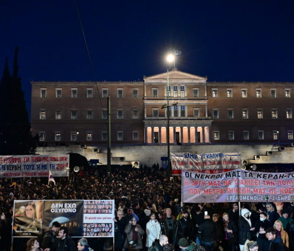 Politico / Ελλάδα: Οργή χωρίς πολιτική διέξοδο