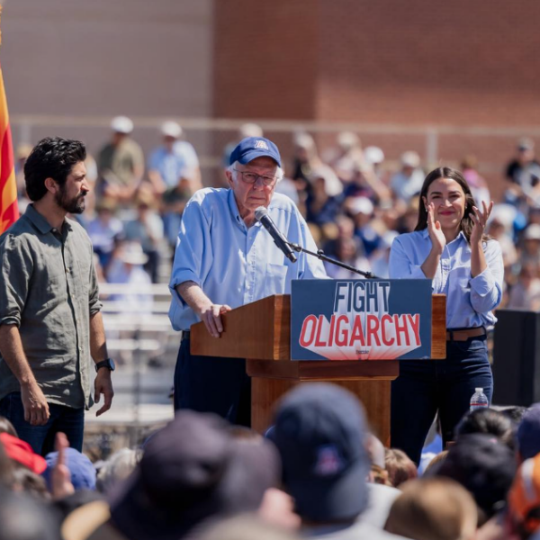 Μπέρνι Σάντερς: «Πολεμήστε την Ολιγαρχία»