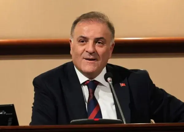 Νούρι Ασλάν: Ποιος είναι ο προσωρινός δήμαρχος Κωνσταντινούπολης