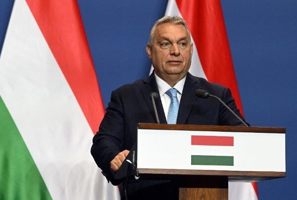 Ο Όρμπαν καλεί την ΕΕ να ξεκινήσει απευθείας συνομιλίες με τη Ρωσία