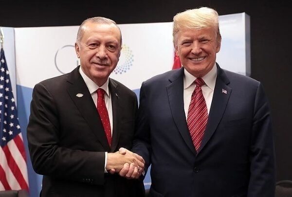Bloomberg News: Ο Ερντογάν επιδιώκει συνάντηση με τον Τραμπ