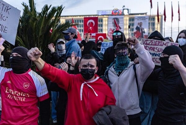 Τουρκία: Η αντιπολίτευση καλεί να γενικευτούν οι μαζικές κινητοποιήσεις