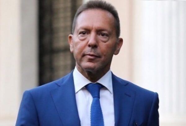 Στουρνάρας: Η επαναφορά του 13ου και 14ου μισθού θα στερήσει…