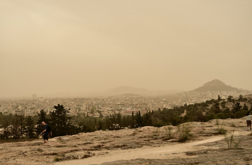 «Κιτρίνισε» η Αθήνα από την αφρικανική σκόνη