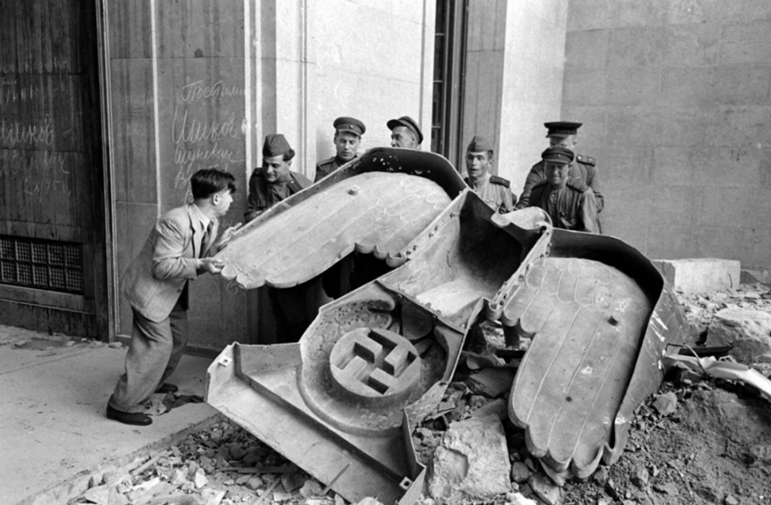 80 χρόνια από τη συνθηκολόγηση των ναζί: Η μνήμη αντιμέτωπη με…