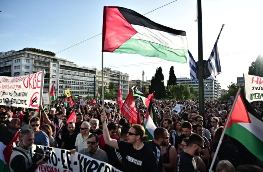 Μαζική συγκέντρωση στο Σύνταγμα για τη Γενοκτονία στη Λωρίδα της…