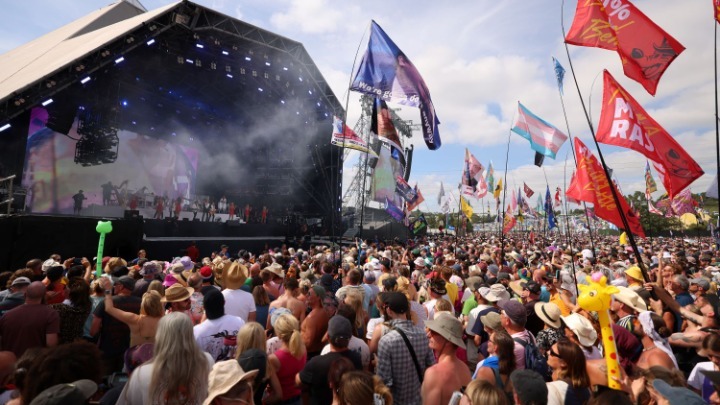 Ποινική έρευνα για τα συνθήματα υπέρ της Παλαιστίνης των Bob Vylan και Kneecap…