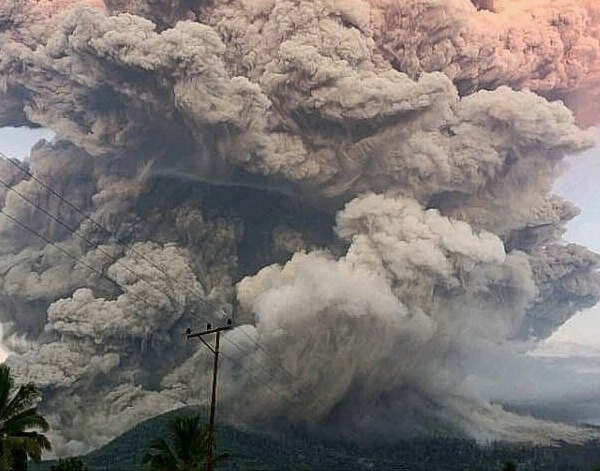 Ηφαίστειο Λεβοτόμπι Λάκι-Λάκι: Εκρηκτική αφύπνιση στην ανατολική Ινδονησία