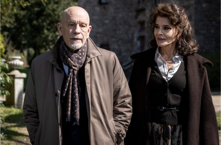 «Mr. Blake at Your Service»: Ο Τζον Μάλκοβιτς σε μια σπάνια γαλλόφωνη&hellip;