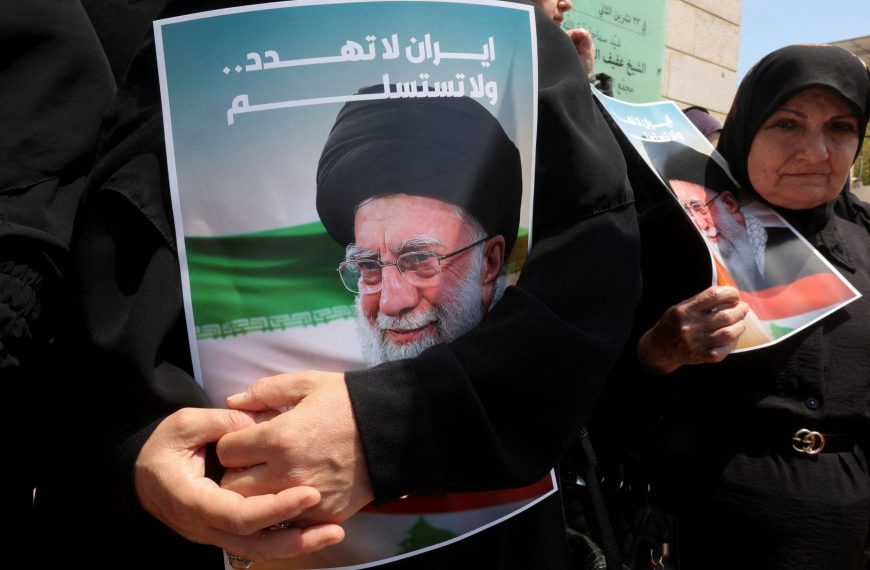 Σε καταφύγιο ο Χαμενεΐ: Το σχέδιο διαδοχής εν…