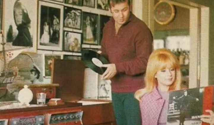 Πωλείται ξανά το σπίτι-σύμβολο της Αλίκης Βουγιουκλάκη: Πολυτέλεια, μνήμες και ιστορία στην οδό Στησιχόρου