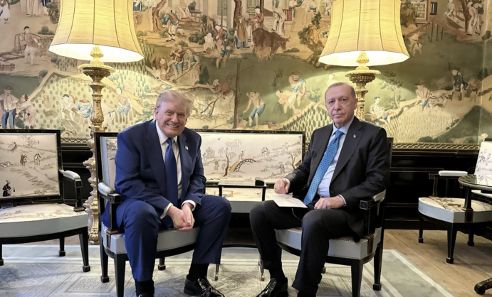 Τετ-α-τετ του «απομονωμένου» Ερντογάν με τον Τραμπ με…