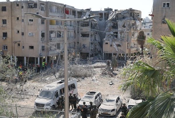 Κλιμάκωση χωρίς τέλος: Νέοι ιρανικοί πύραυλοι στο Ισραήλ – Χτυπήθηκε νοσοκομείο, τραυματίες&hellip;