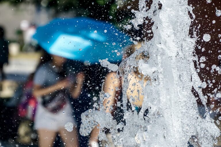 Δεύτερη ημέρα καύσωνα: Στα ύψη ο υδράργυρος – Έκτακτα μέτρα προστασίας από τον Δήμο Αθηναίων