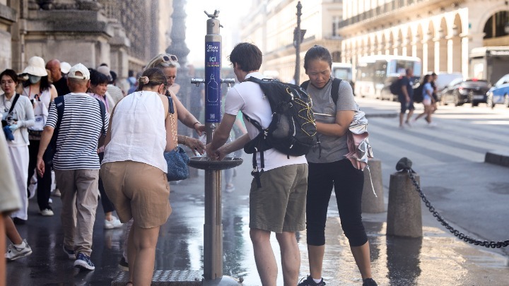 Πρωτοφανές κύμα καύσωνα «καίει» τη Δυτική Ευρώπη –…