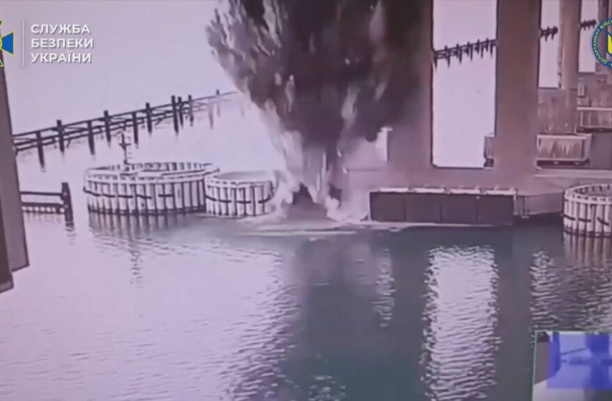 Νέο θεαματικό πλήγμα της Ουκρανίας στη γέφυρα του&hellip;