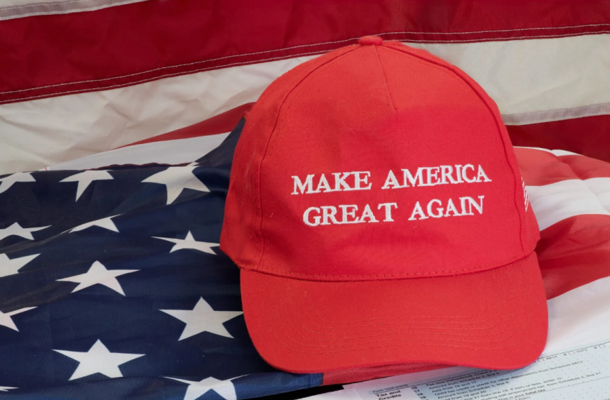 MAGA: Ρήγμα στη βάση του Τραμπ για το&hellip;