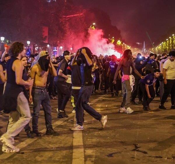 Θρίαμβος και Τραγωδία: Η νίκη της Παρί Σεν…