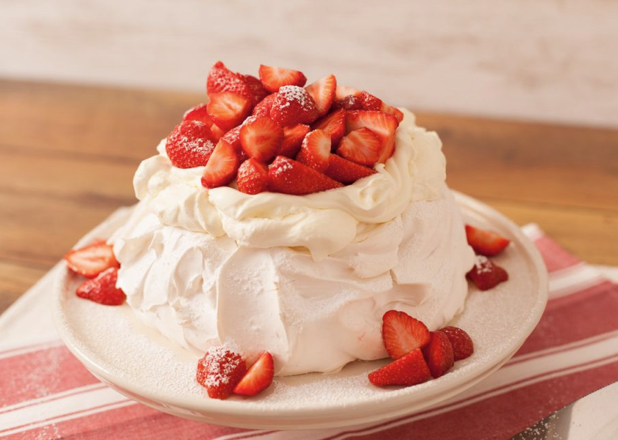 Πάβλοβα: Το απόλυτο γλυκό του Καλοκαιριού (και όχι μόνο!)