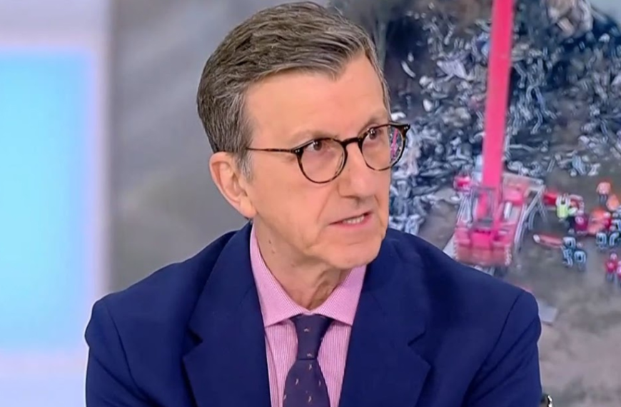 Σημαίες, ύβρεις και τα όρια της δημοσιογραφικής δεοντολογίας: Η δημόσια αντιπαράθεση Πορτοσάλτε&hellip;