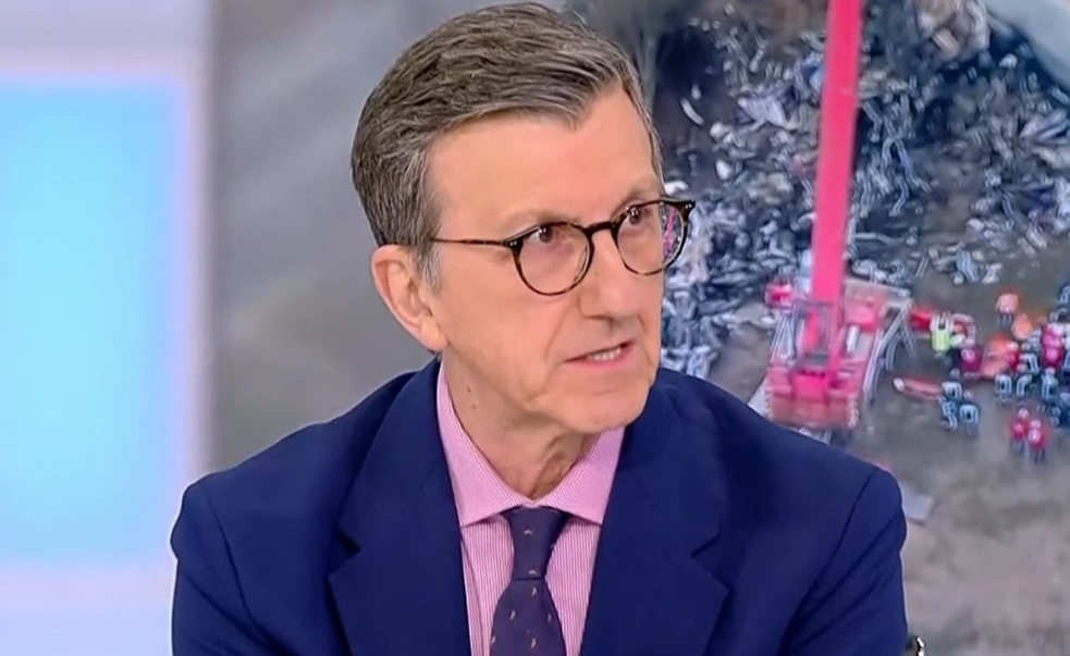 Σημαίες, ύβρεις και τα όρια της δημοσιογραφικής δεοντολογίας: Η δημόσια αντιπαράθεση Πορτοσάλτε με…