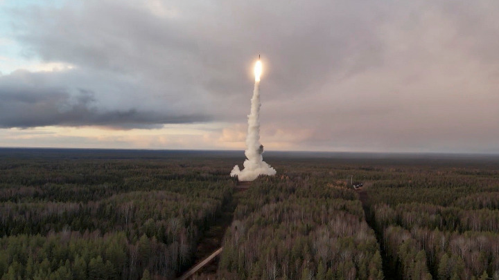 SIPRI Yearbook 2025: Επιστροφή στην πυρηνική κούρσα