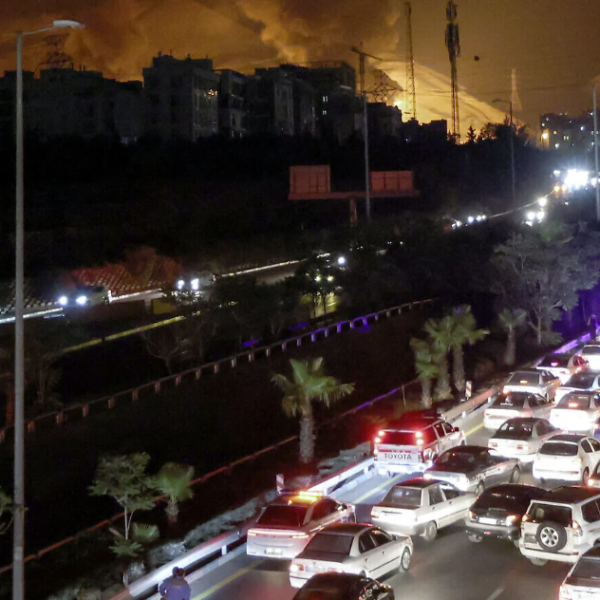 Η Τεχεράνη φλέγεται: Μαζική φυγή αμάχων και προειδοποίηση από το Ισραήλ για&hellip;