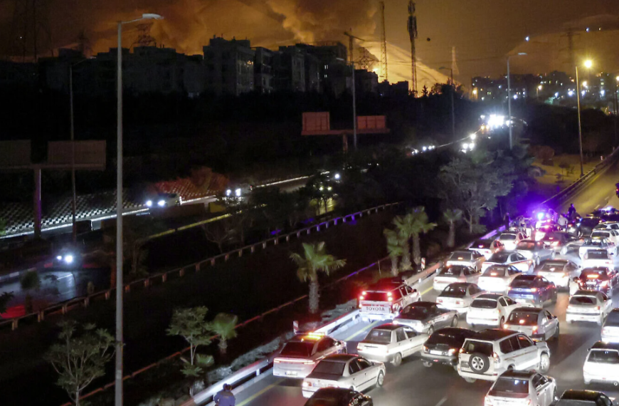 Η Τεχεράνη φλέγεται: Μαζική φυγή αμάχων και προειδοποίηση&hellip;