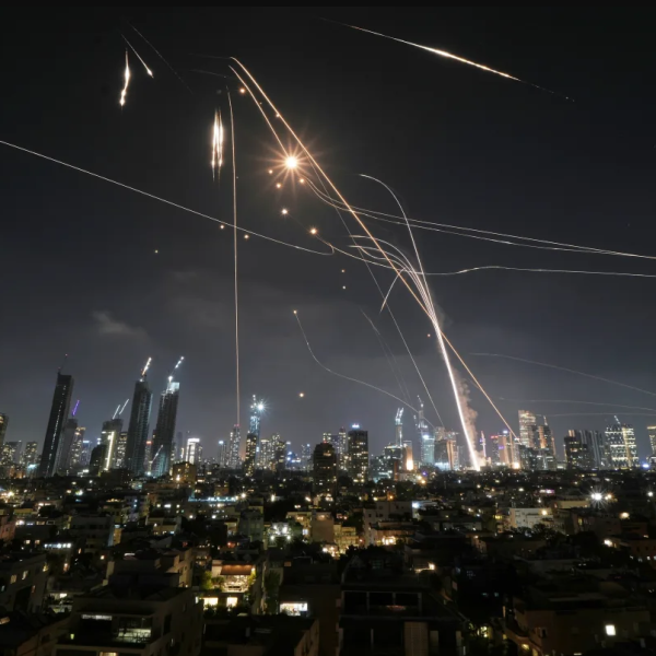 Εντείνεται η σύγκρουση Ισραήλ-Ιράν με πυραυλικά πλήγματα και απειλές για&hellip;