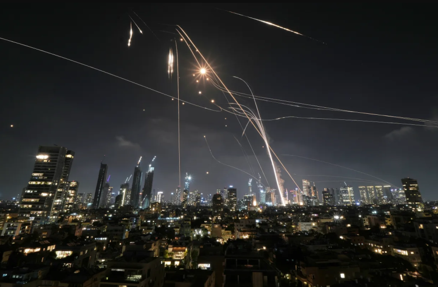 Εντείνεται η σύγκρουση Ισραήλ-Ιράν με πυραυλικά πλήγματα και&hellip;