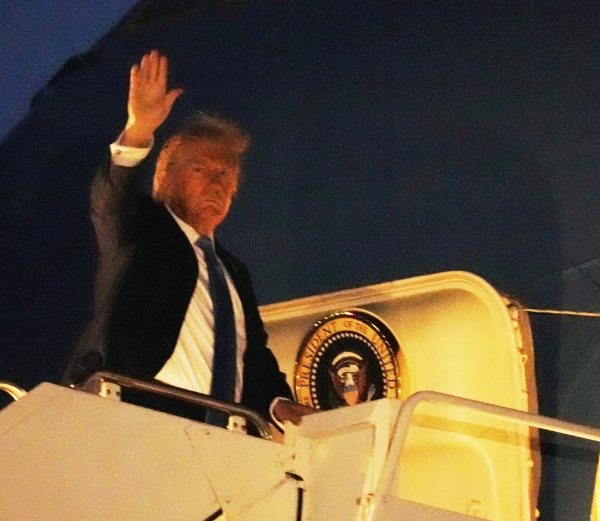 Ρήγμα στoυς G7: Ο Τραμπ αποχωρεί εσπευσμένα και συγκρούεται με Μακρόν για&hellip;