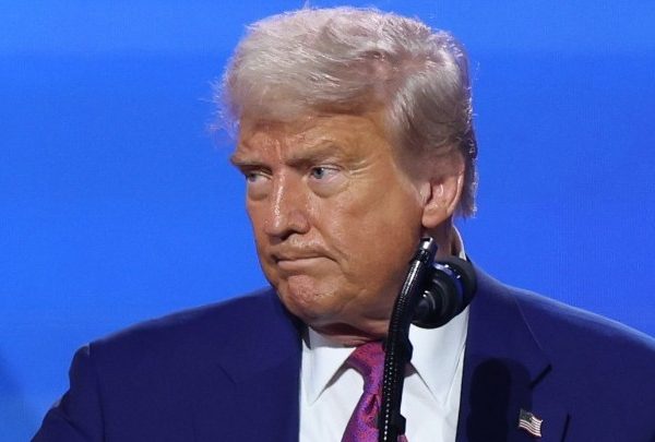 Ήξεις, αφίξεις από τον Τραμπ για το Ιράν: Εν αναμονή&hellip;