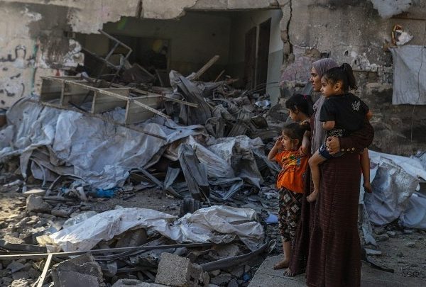 Δεκάδες Ισραηλινοί διανοούμενοι καταγγέλλουν τη γενοκτονία στη Γάζα: «Ηθικό χρέος&hellip;