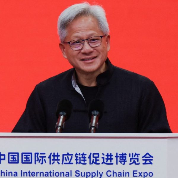 Τζένσεν Χουάνγκ: Το μέλλον της τεχνητής νοημοσύνης είναι φυσικό, ρομποτικό&hellip;